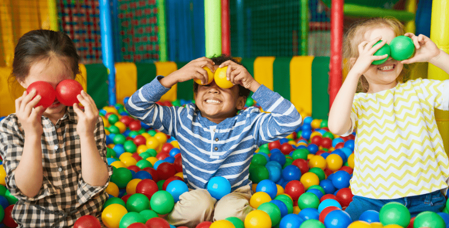 L'importance pour nos petits de jouer avec d'autres enfants - Gulli Parc